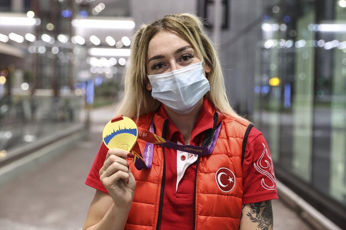 Avrupa 23 Yaş Altı Atletizm Şampiyonası'nda madalya kazanan milli sporcular yurda döndü