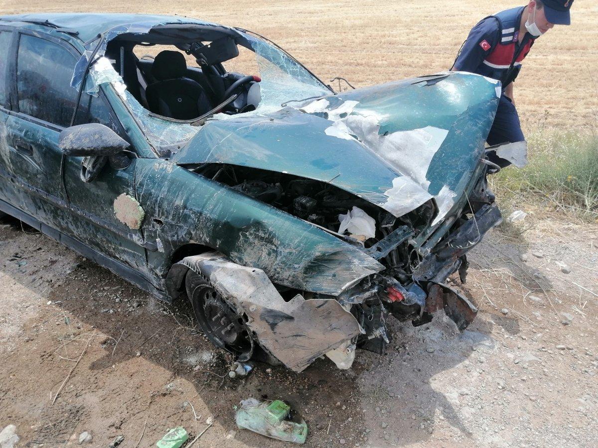 Aksaray’da otomobil şarampole yuvarlandı: 1’i bebek 3 yaralı