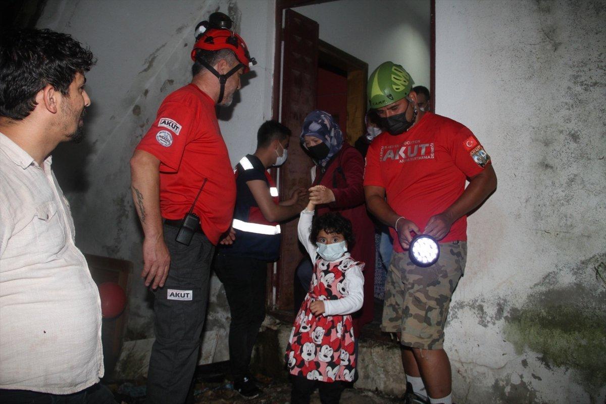 Giresun'da baraj kapakları açıldı, düğünde mahsur kaldılar