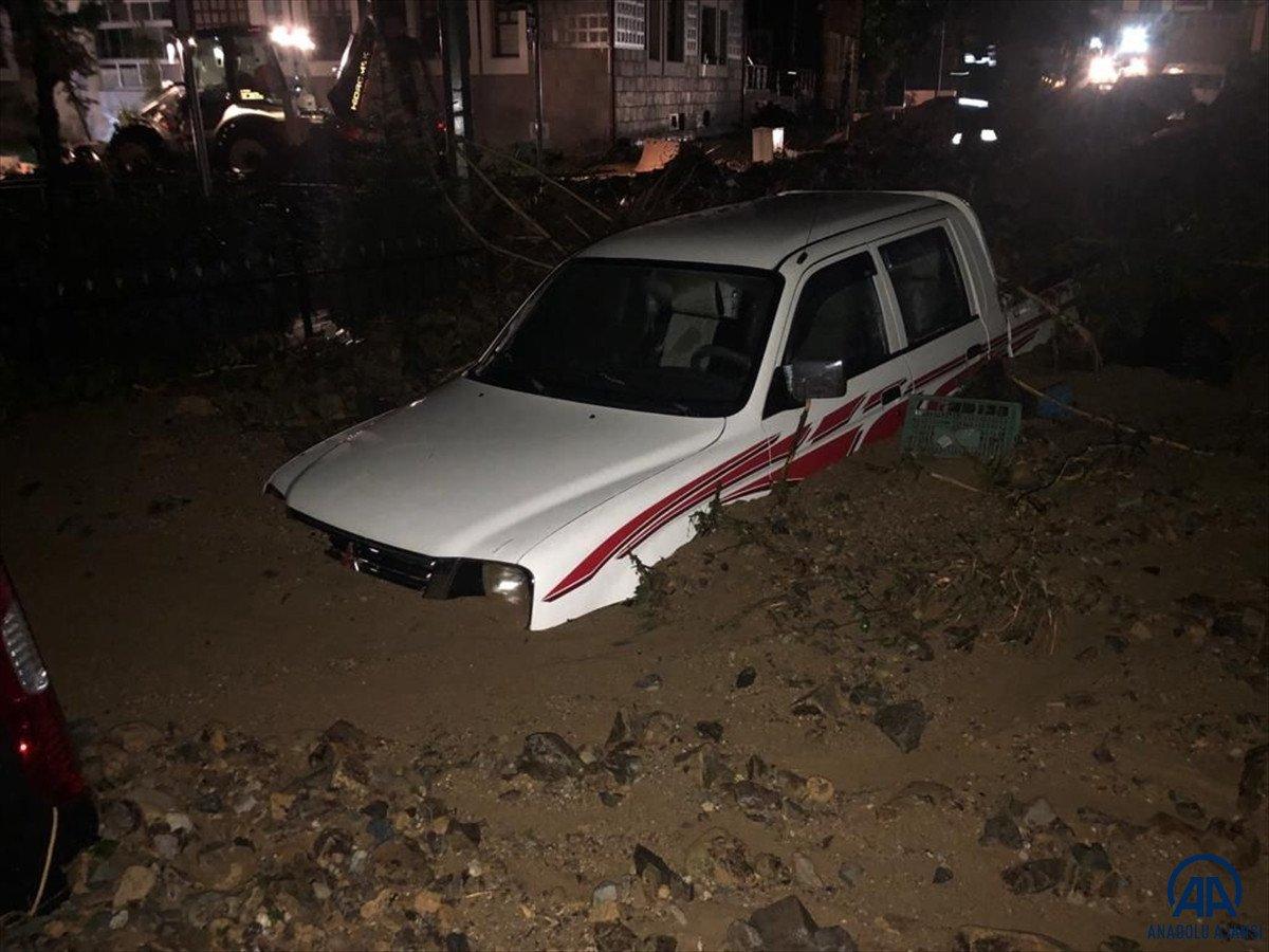 Cumhurbaşkanı Erdoğan'ın talimatıyla 3 bakan Rize'ye gitti