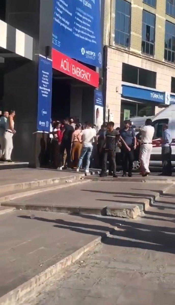 Küçükçekmece’de kız alıp verme kavgası: 2 yaralı