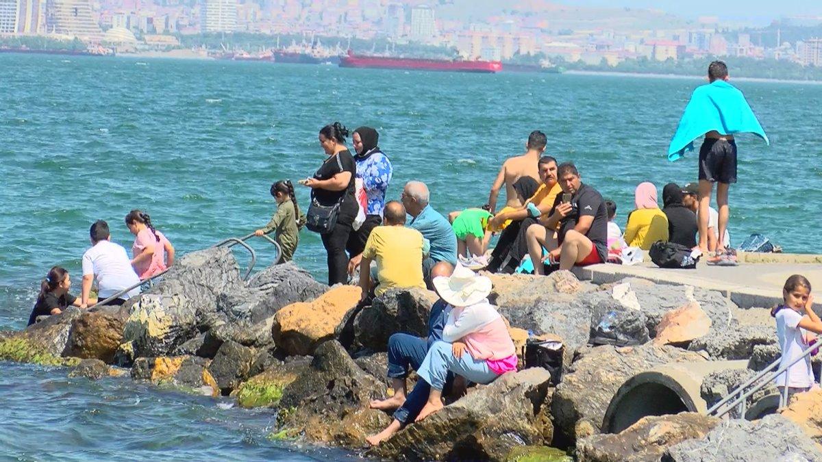 Tatilciler Büyükada'ya akın etti