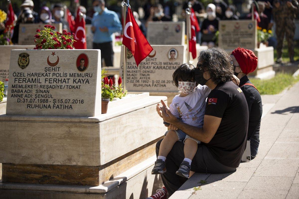 15 Temmuz Demokrasi Şehitliği ile Polis Şehitliği'nde anma programı