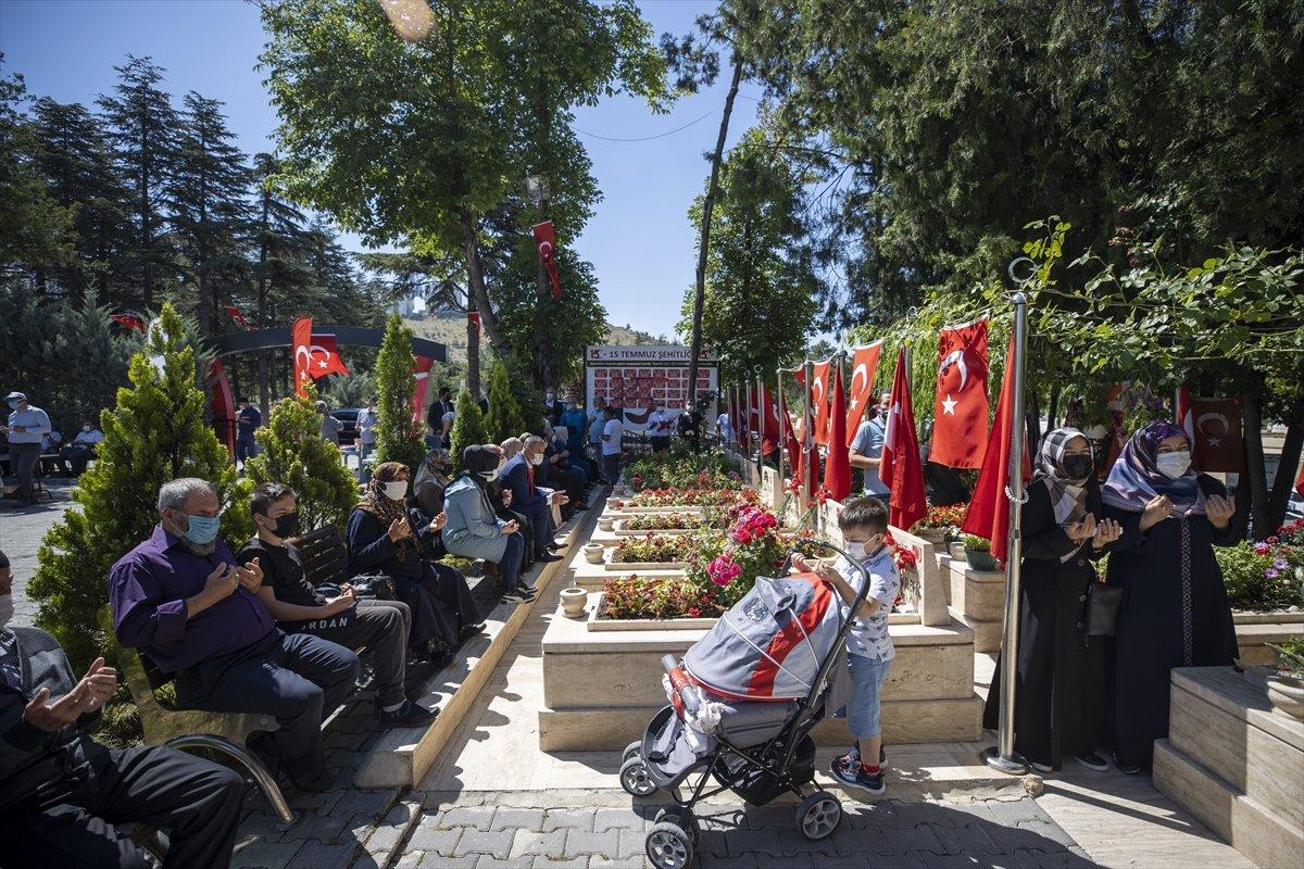 15 Temmuz Demokrasi Şehitliği ile Polis Şehitliği'nde anma programı
