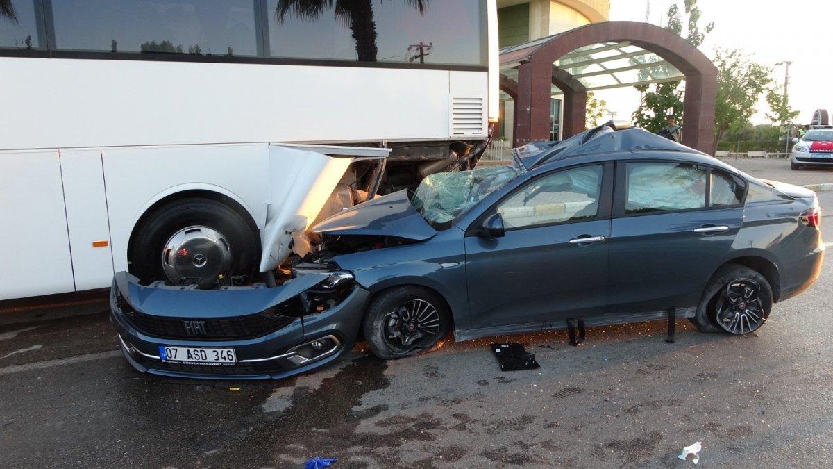 Antalya'ya tatile gelen gurbetçiler kaza yaptı: 1 ölü