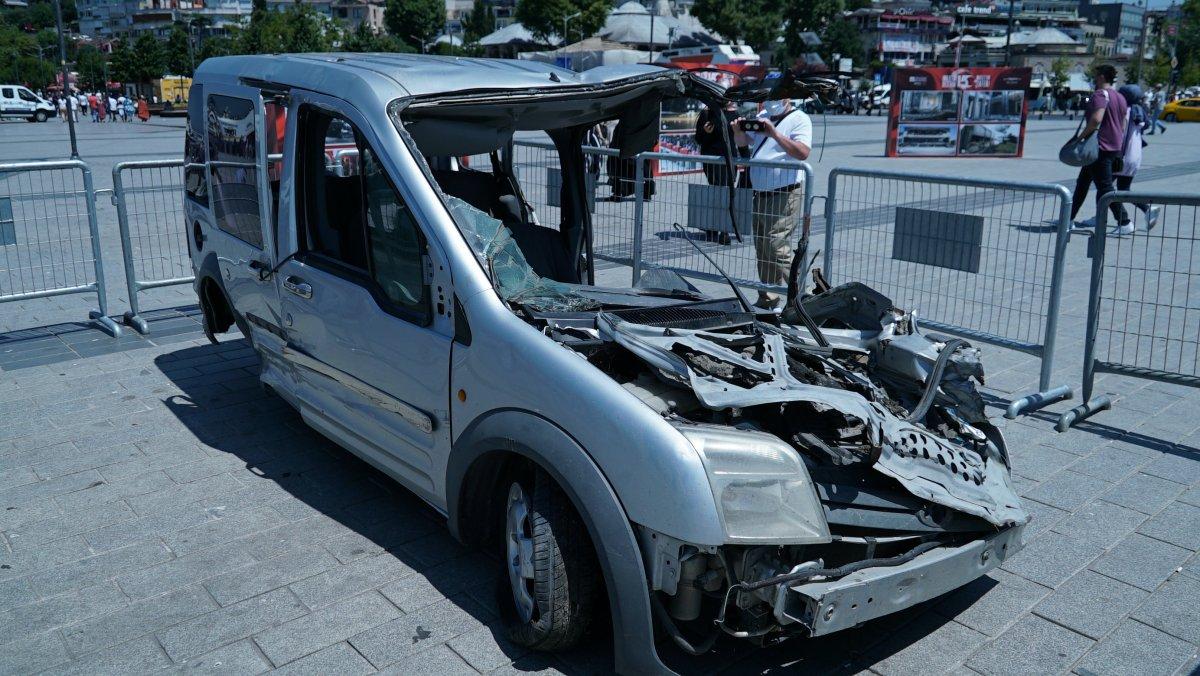 Üsküdar’da darbe gecesi ezilen araç sergileniyor