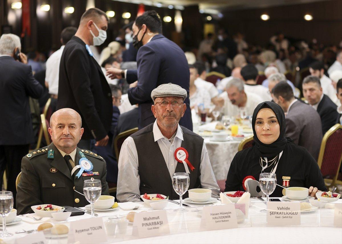 Derya Yanık şehitler yakınları ve gazilerle bir araya geldi