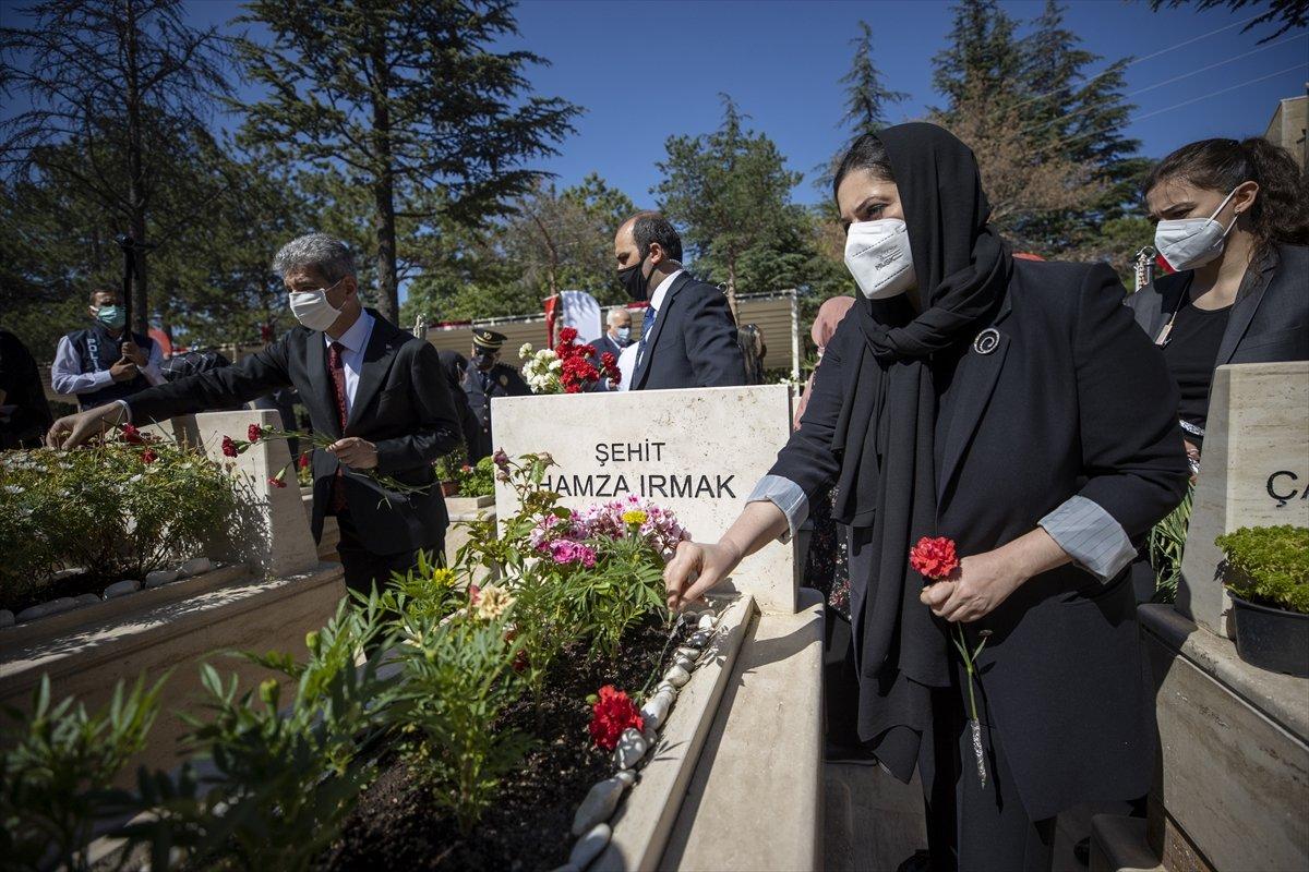 15 Temmuz Demokrasi Şehitliği ile Polis Şehitliği'nde anma programı
