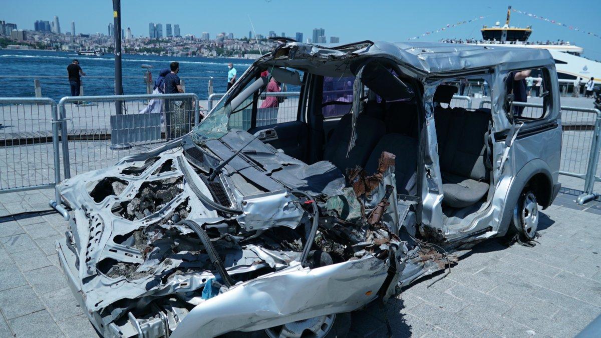 Üsküdar’da darbe gecesi ezilen araç sergileniyor