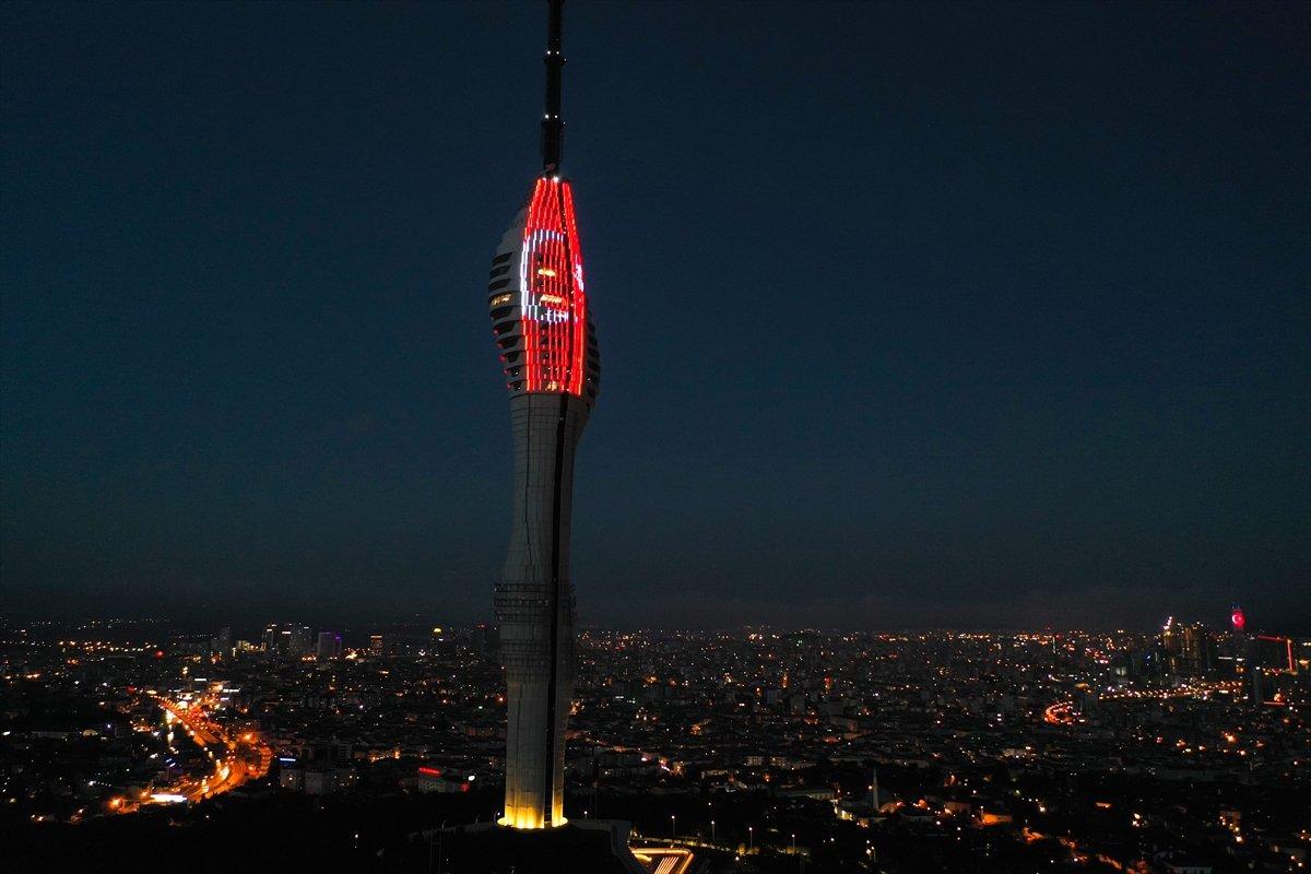Galata Kulesi, Çamlıca Kulesi ve Ayasofya Meydanı'nda 15 Temmuz temalı gösteri
