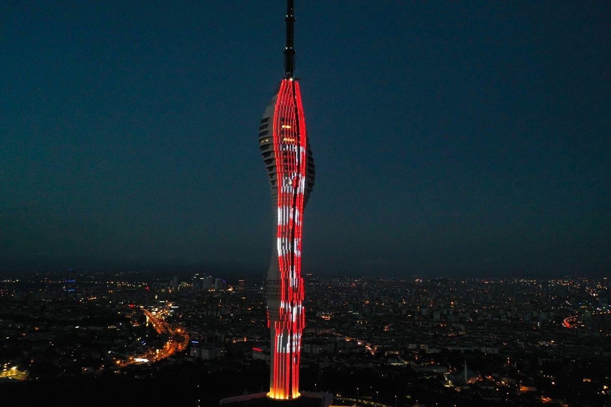 Galata Kulesi, Çamlıca Kulesi ve Ayasofya Meydanı'nda 15 Temmuz temalı gösteri