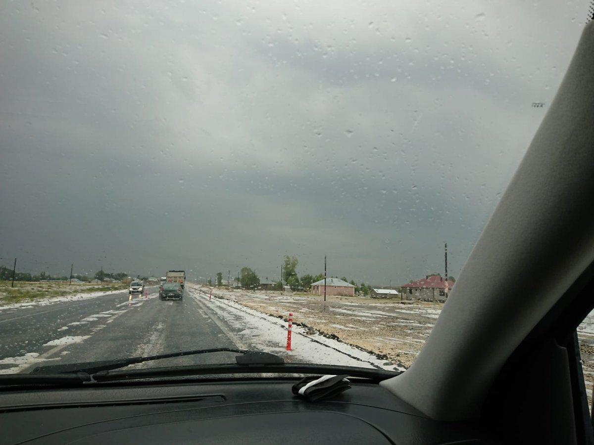 Erciş’e temmuz karı yağdı