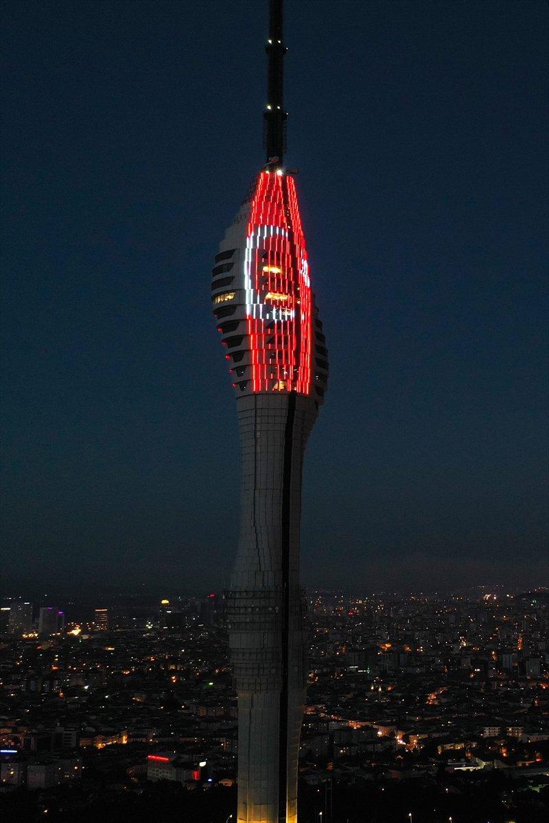 Galata Kulesi, Çamlıca Kulesi ve Ayasofya Meydanı'nda 15 Temmuz temalı gösteri