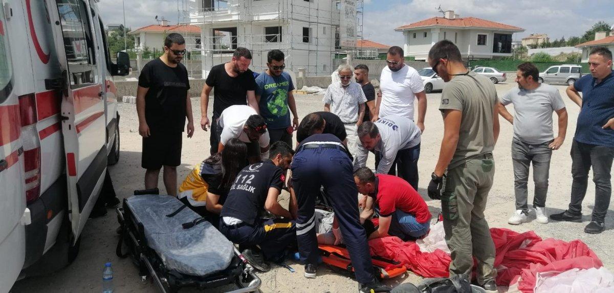 Kayseri'de paraşüt yere çakıldı: 2 yaralı