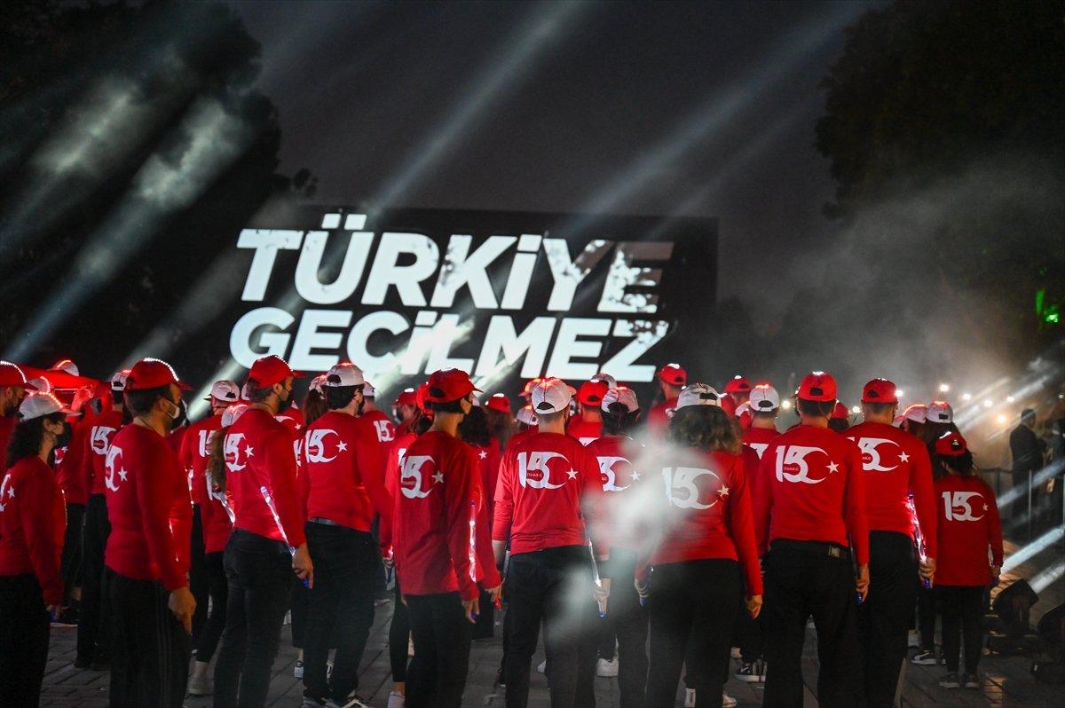 Galata Kulesi, Çamlıca Kulesi ve Ayasofya Meydanı'nda 15 Temmuz temalı gösteri