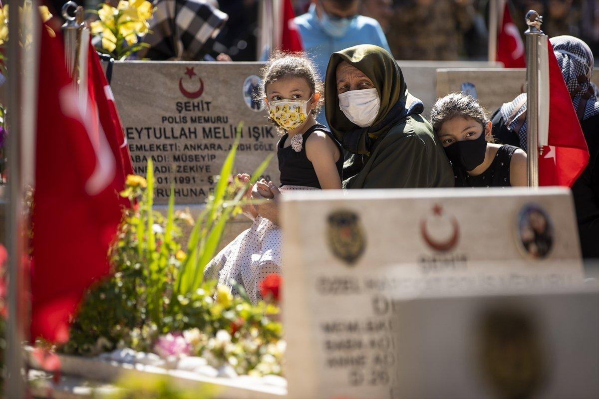 15 Temmuz Demokrasi Şehitliği ile Polis Şehitliği'nde anma programı