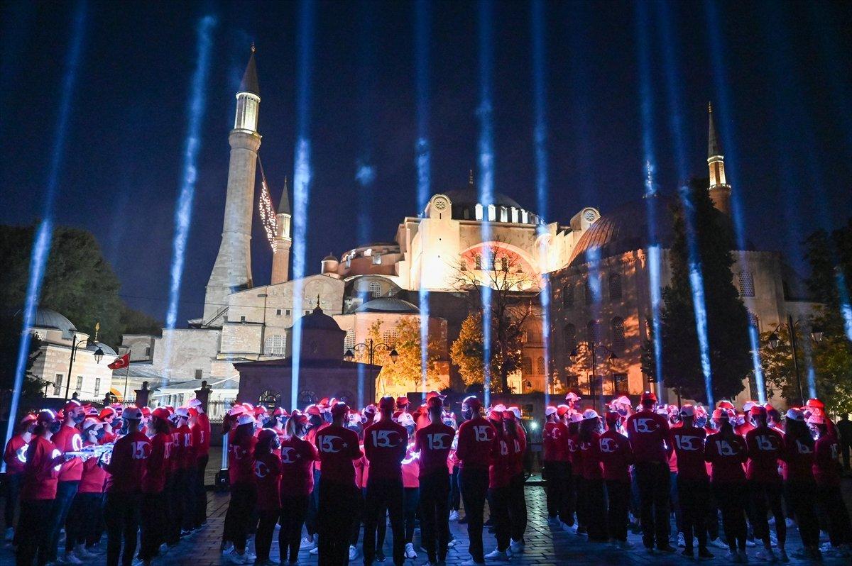 Galata Kulesi, Çamlıca Kulesi ve Ayasofya Meydanı'nda 15 Temmuz temalı gösteri