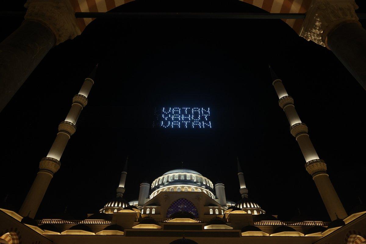 Galata Kulesi, Çamlıca Kulesi ve Ayasofya Meydanı'nda 15 Temmuz temalı gösteri