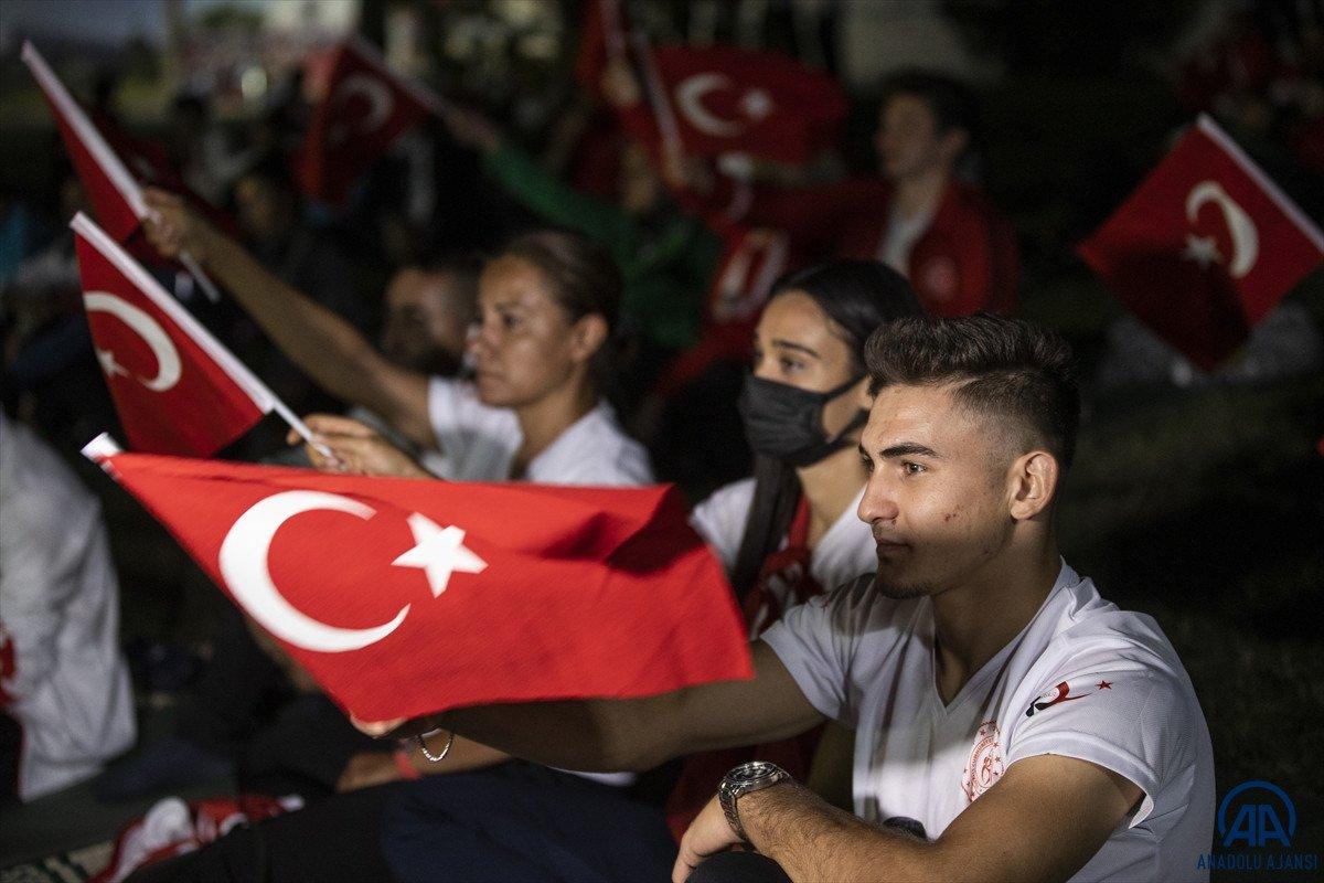 TBMM'de milli sporcuların demokrasi nöbeti