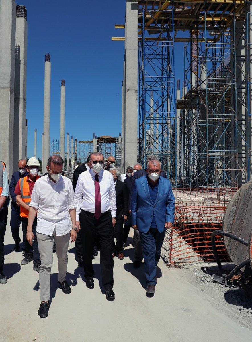 Cumhurbaşkanı Erdoğan, Barbaros Hayrettin Paşa Camii’nde incelemelerde bulundu