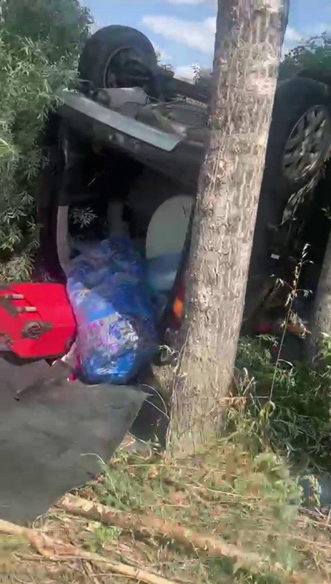 Çorum'da kontrolden çıkan otomobil takla attı