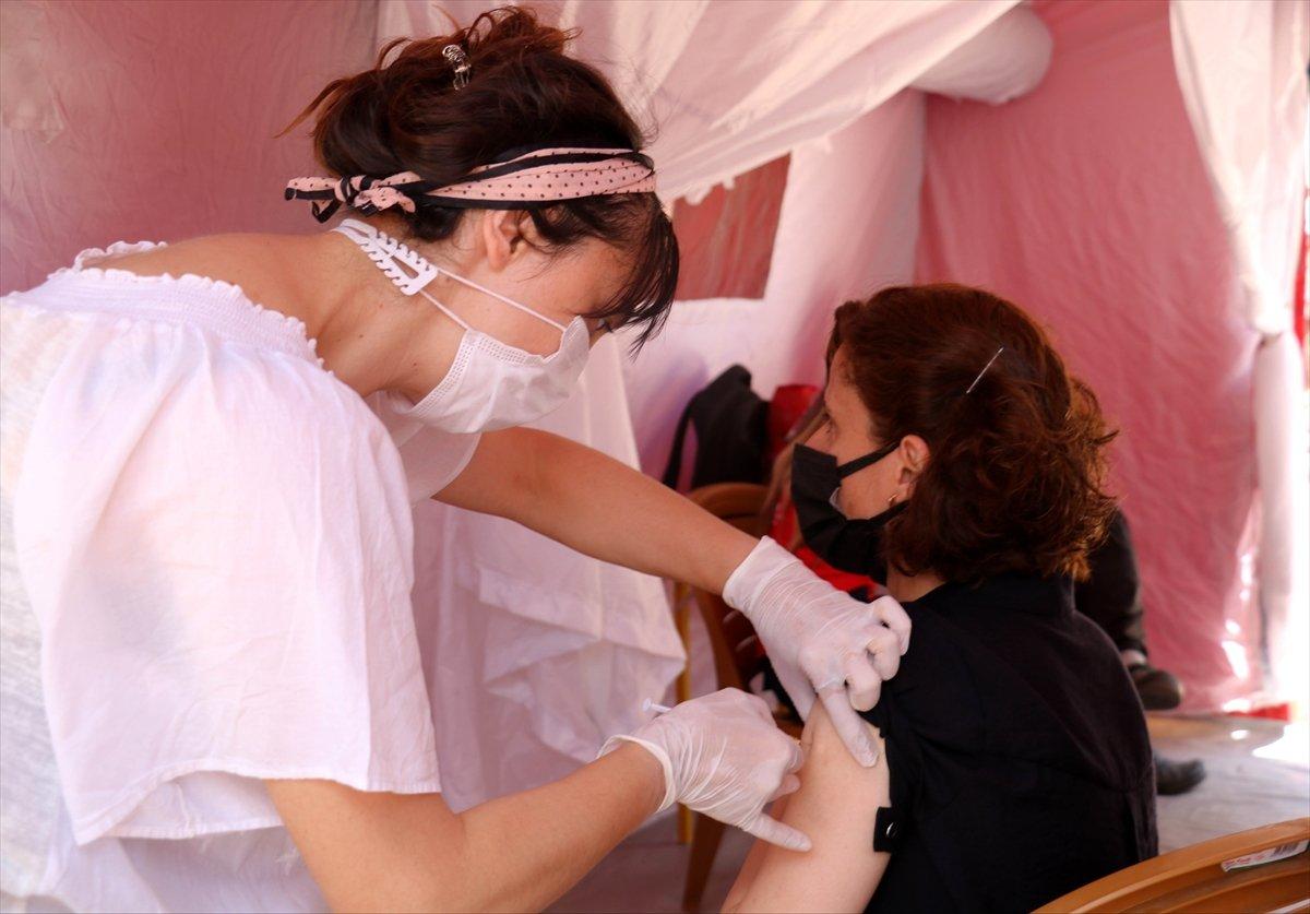 Türkiye'de uygulanan ikinci doz aşı sayısı 20 milyonu geçti