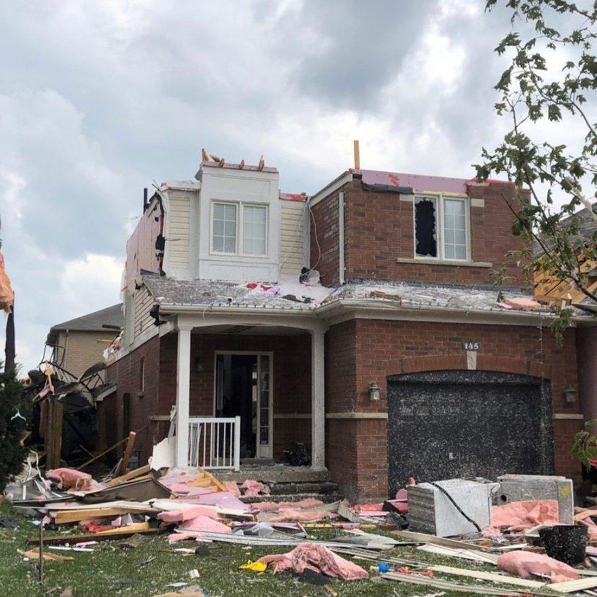 Kanada’da kasırga hayatı felç etti