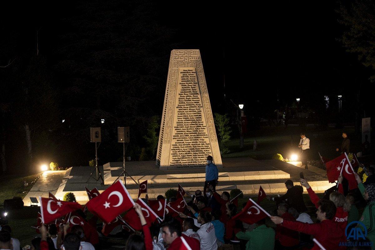 TBMM'de milli sporcuların demokrasi nöbeti