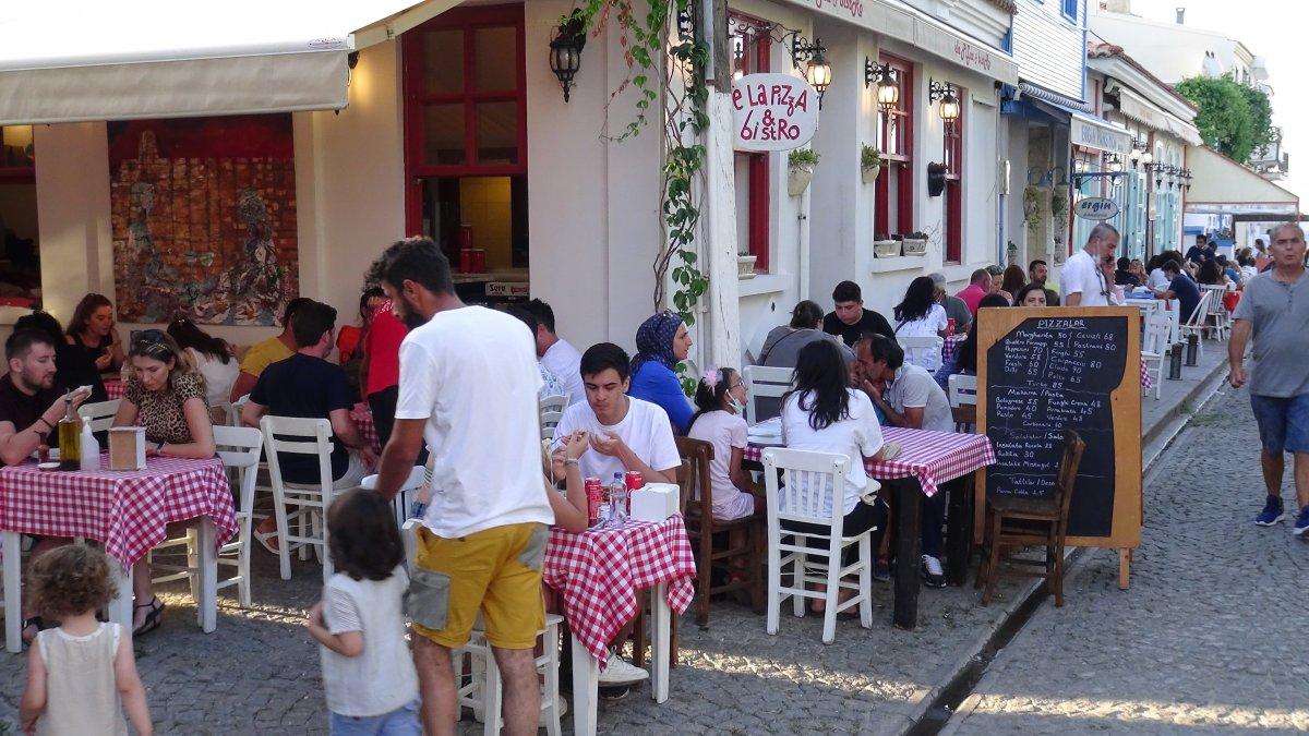 Bozcaada'da bayram yoğunluğu