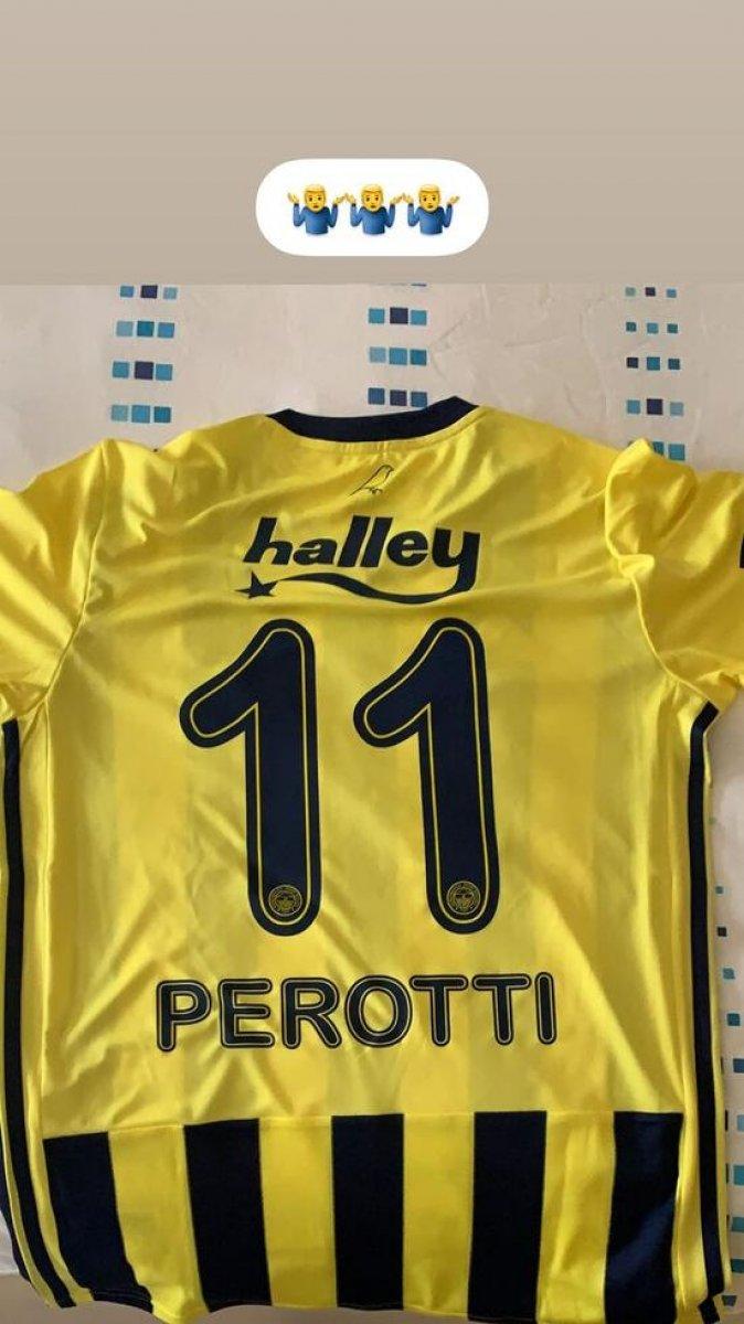 Diego Perotti'den imalı forma paylaşımı