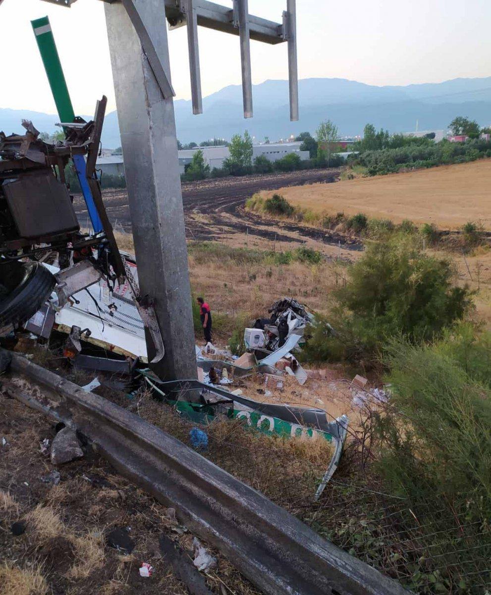 Osmaniye'de kargo kamyonu ile kurbanlık taşıyan tır çarpıştı
