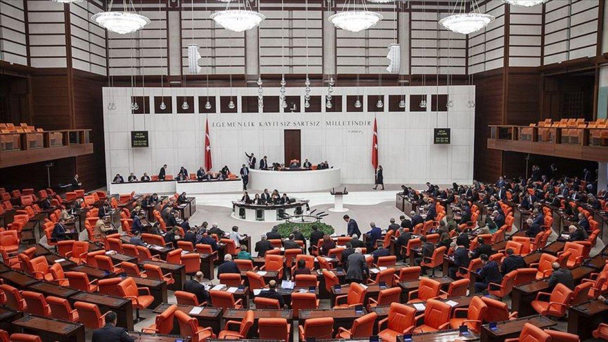 Bülent Turan: Gözaltı, ihraç düzenlemesi 3 yıldan 1 yıla indirildi