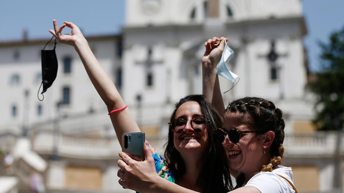 İtalya’da son 24 saatte 2 bin 898 yeni vaka