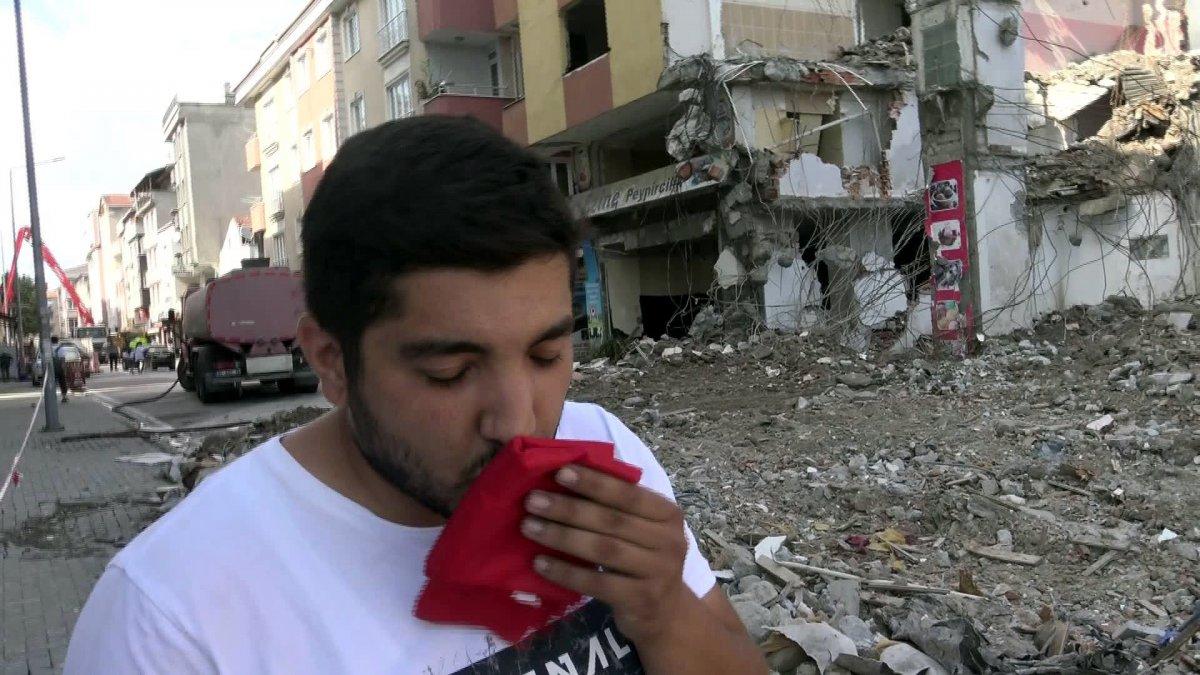 Avcılar’da bayrak hassasiyeti yıkımı durdurdu