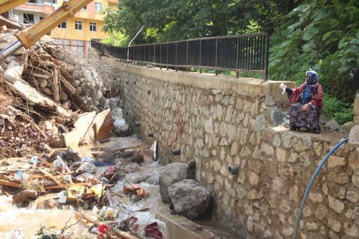 Rize'de sel felaketinde kaybolan iki kişi aranıyor