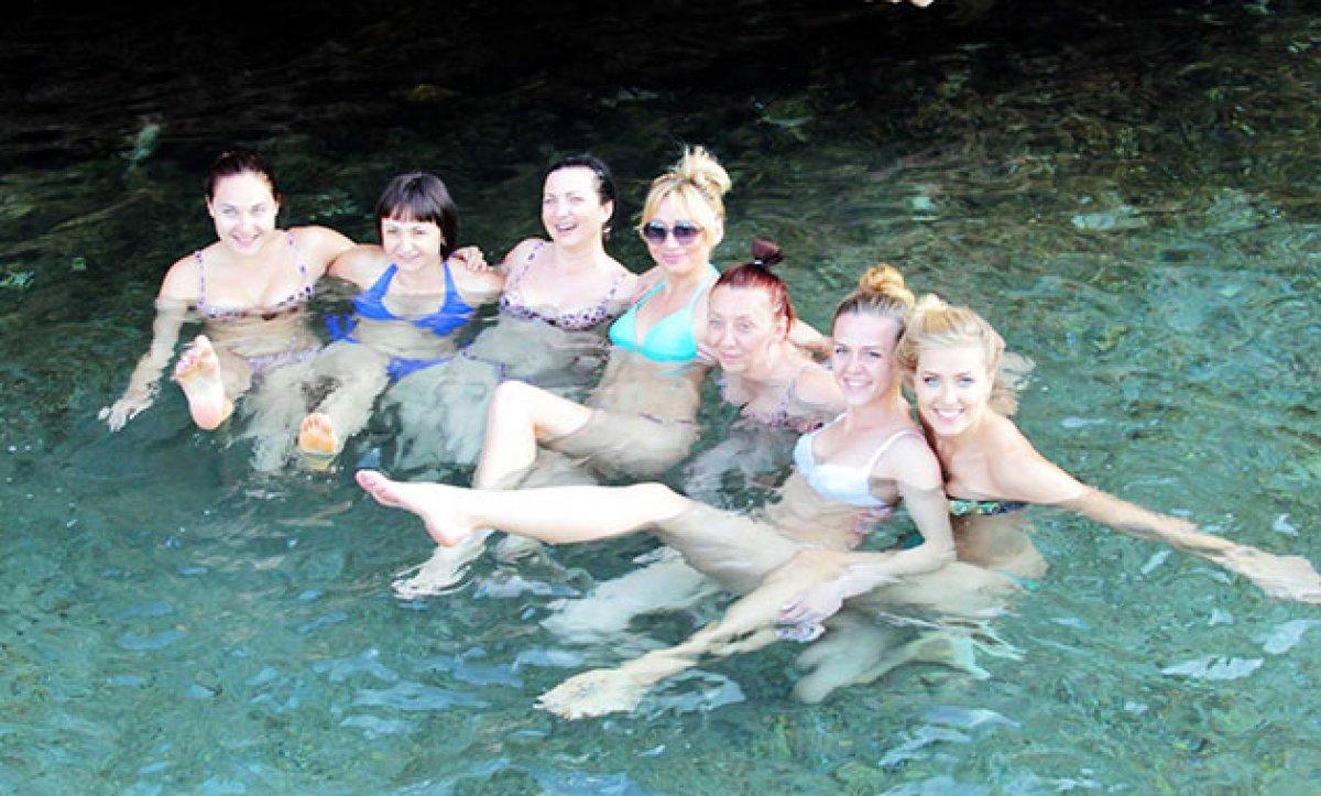 Bodrum girişinde tatilciler, uzun kuyruk oluşturdu