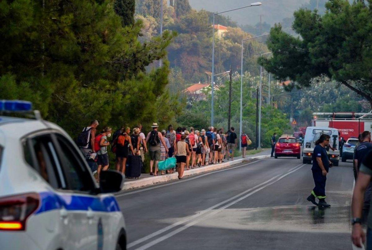 Yunanistan'ın Sisam adasında yangın