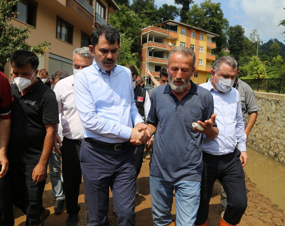 Murat Kurum, kayıp Batuhan Delihasan'ın babasını ve ağabeyini teselli etti