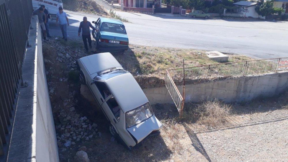 Antalya'da otomobilin el frenini çekmeyi unuttu