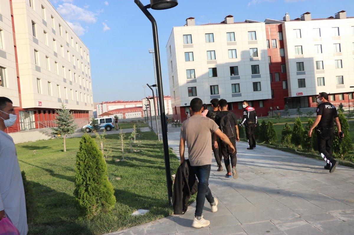 Niğde’de kaçan göçmenler KYK yurtlarına yerleştirildi