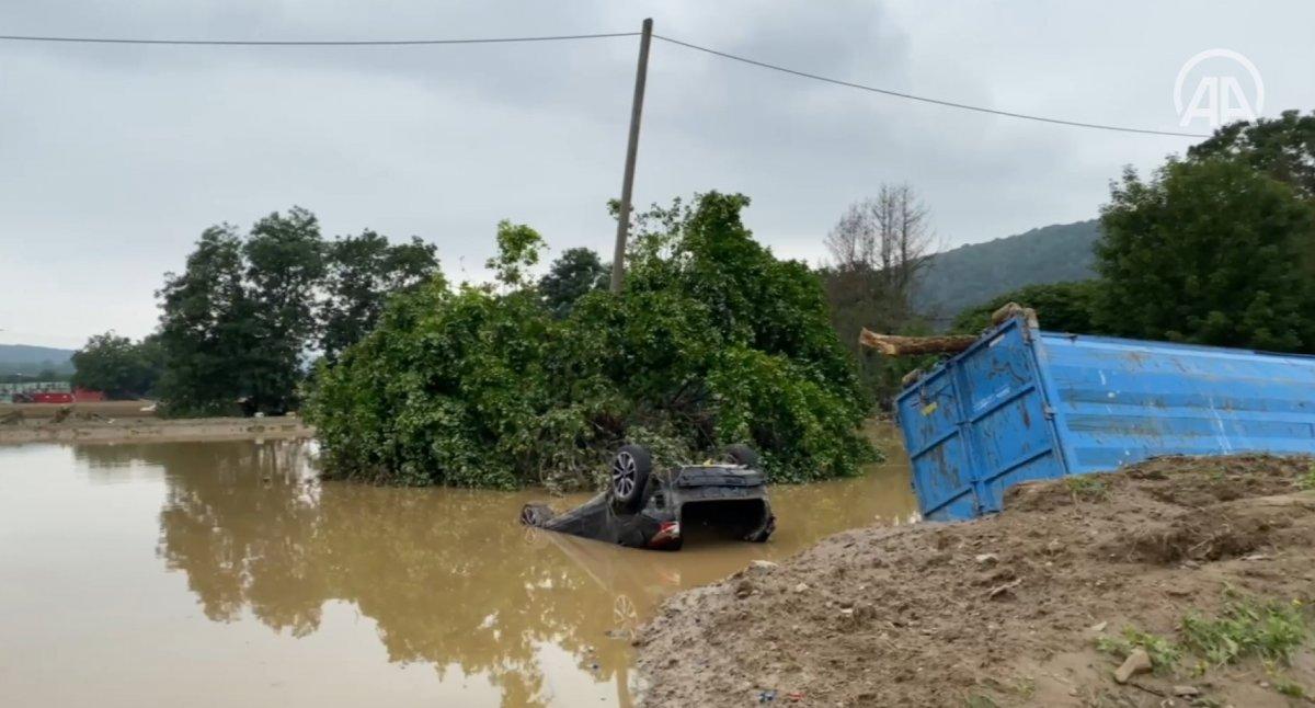 Almanya’da selden etkilenen Türkler: Dua etmekten başka çaremiz yoktu