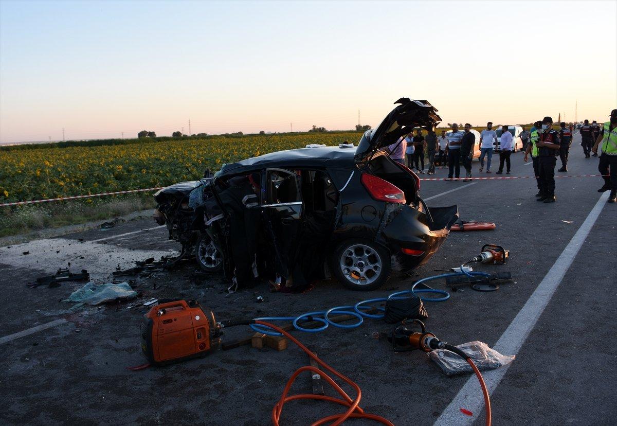 Aksaray'da gurbetçinin aracı konvoydaki araçlarla çarpıştı: 2 ölü 6 yaralı