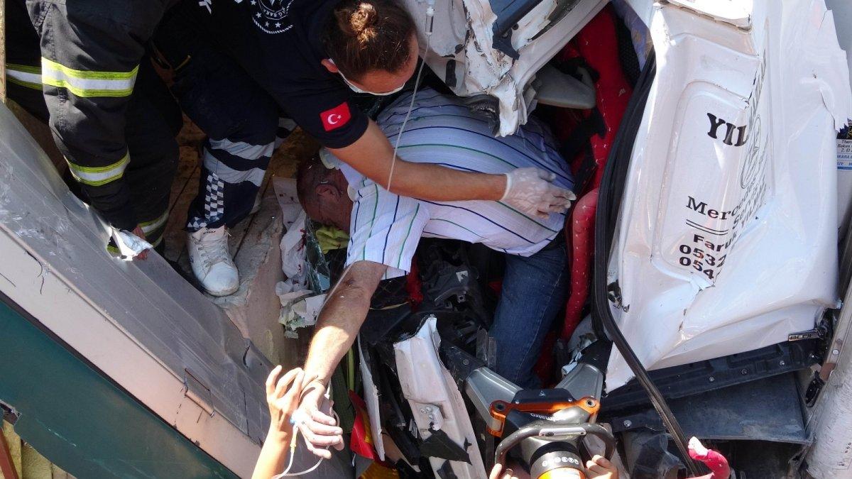 Samsun'da tırlar çarpıştı: Sürücü mahsur kaldı