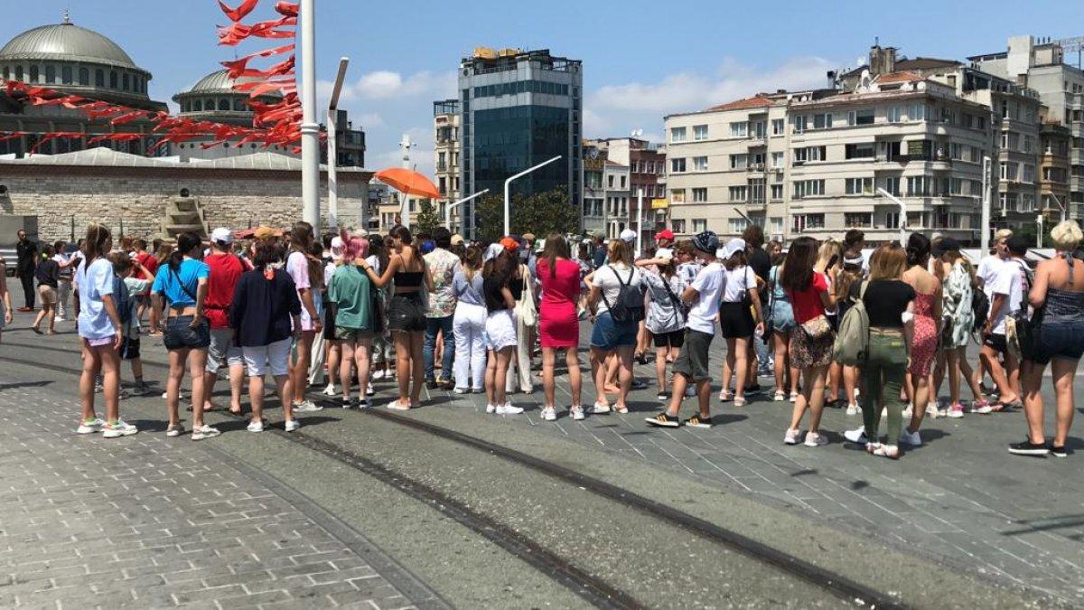 Taksim'de turist yoğunluğu