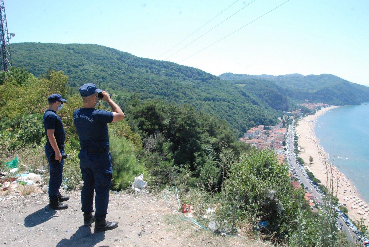 Bartın'da vatandaşlar kendini sahillere attı