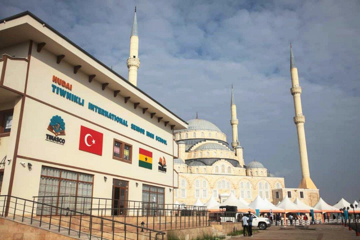 Türkiye'nin inşa ettiği Gana Millet Cami ve Külliyesi ibadete açıldı