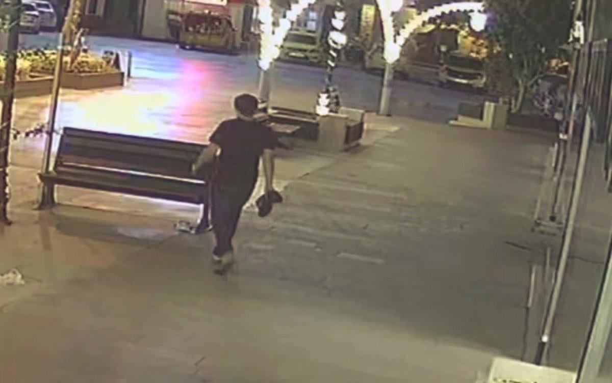 Antalya'da bankın üzerindeki el çantasını çalmak için yorulmuş gibi yaptı