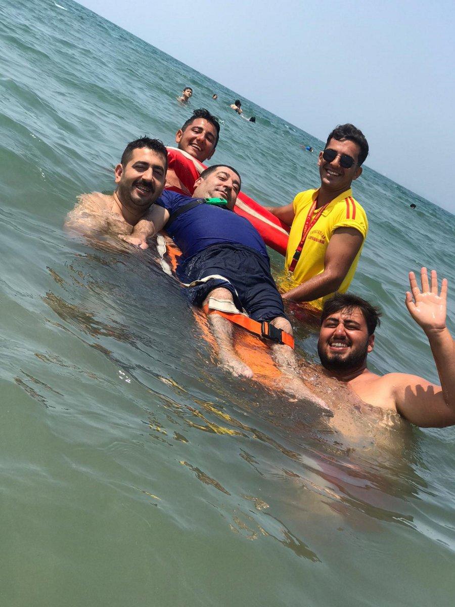 Hayatında ilk kez denize girmenin mutluluğunu yaşadı