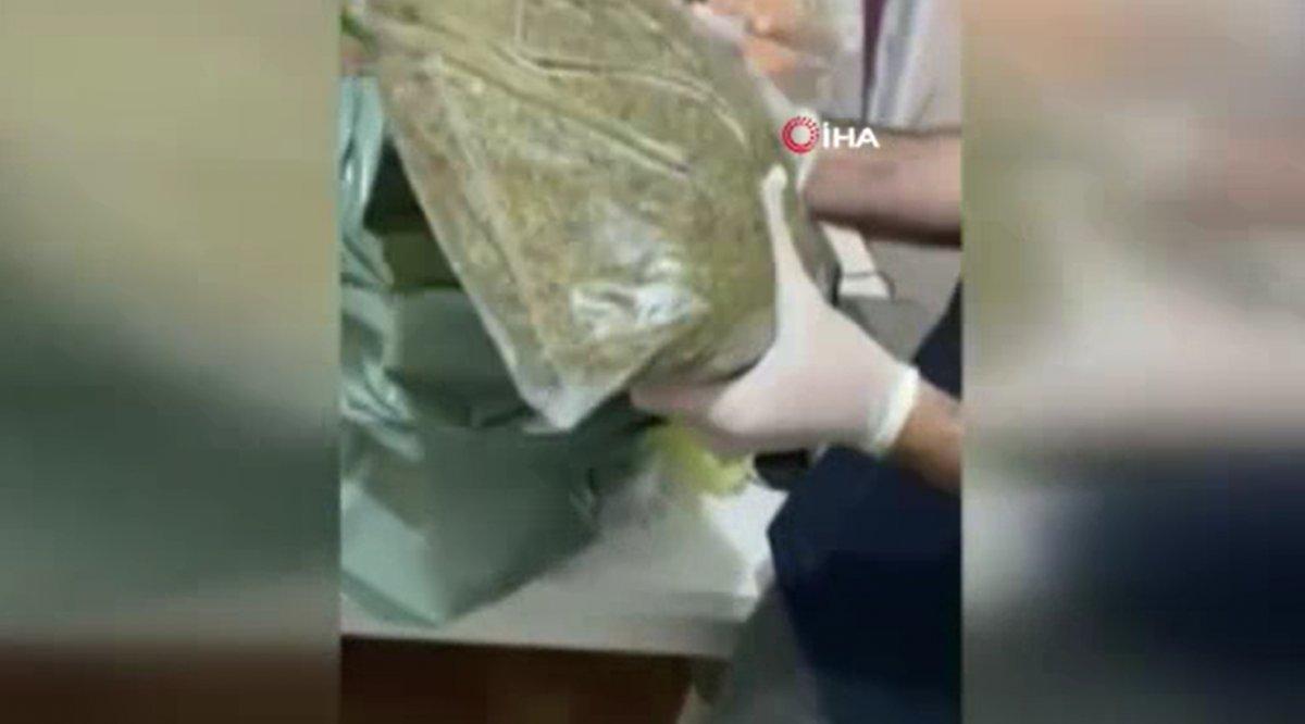 Gaziosmanpaşa’da çöp poşetinden bonzai, yemek masasından kokain çıktı