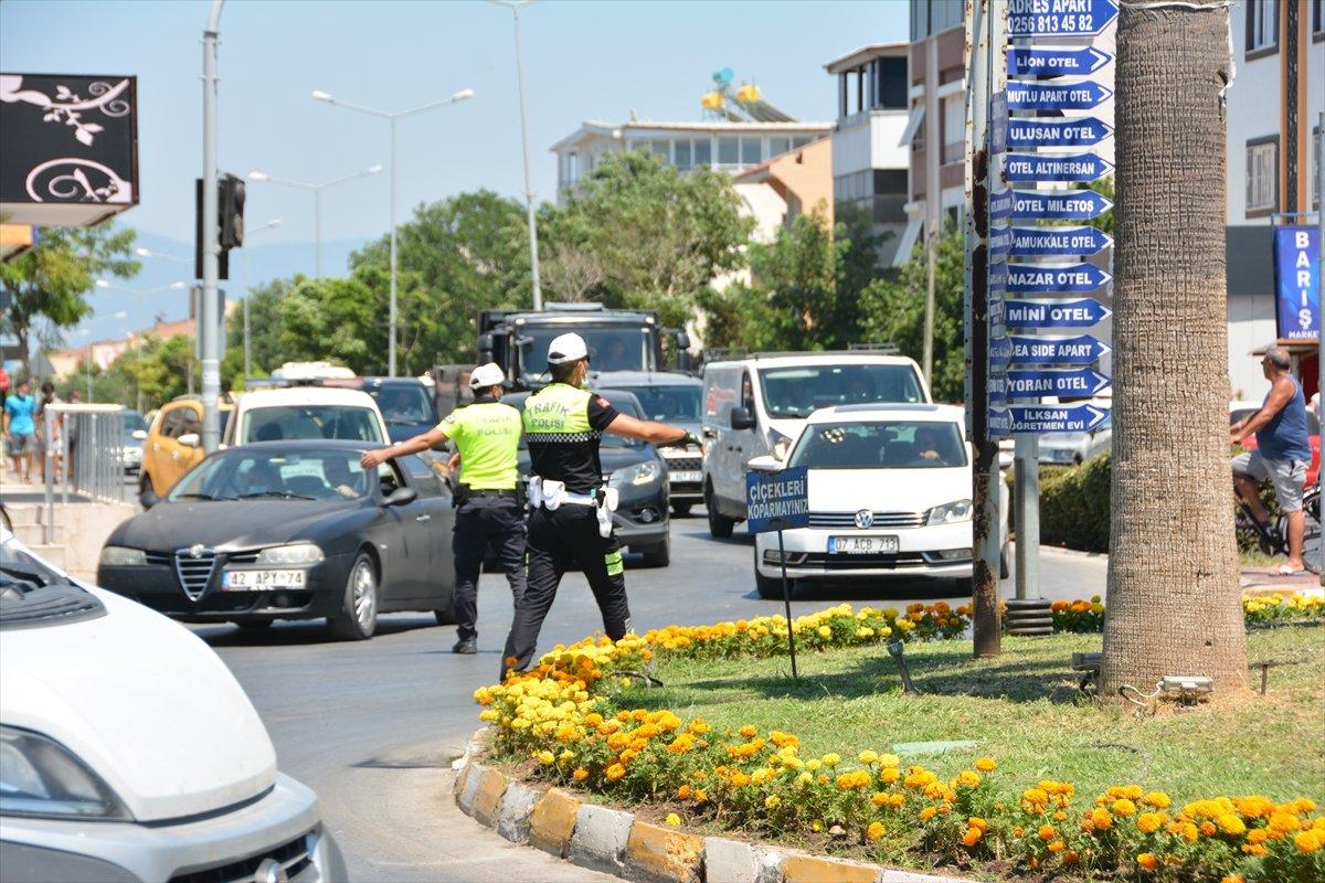 Tatil beldelerine akın akın göç devam ediyor